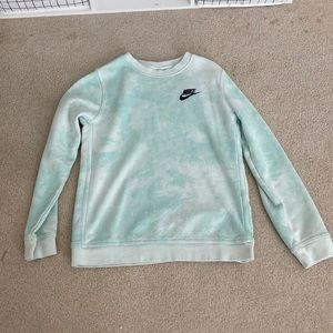 a kids blue tye dye nike crewneck. color changing nike sign when with heat.